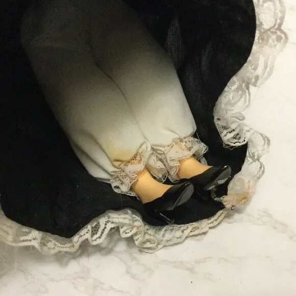 1890's Bell System Operators Doll The Surrey Group Brown Eyed Brunnette 1984 - Picture 6 of 7